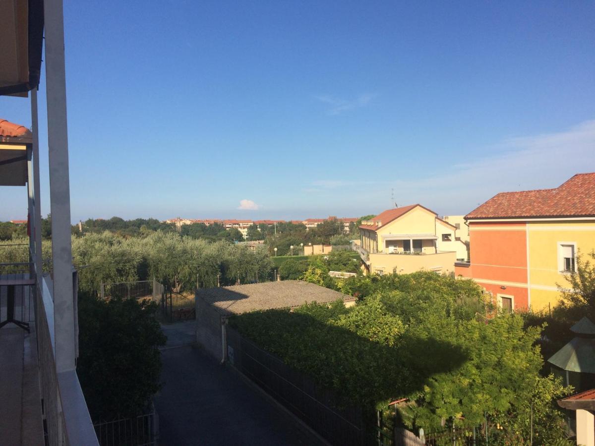 A Casa Di Nonna Luciana - Trilocale Con Giardino Apartment เชริอาเล ภายนอก รูปภาพ