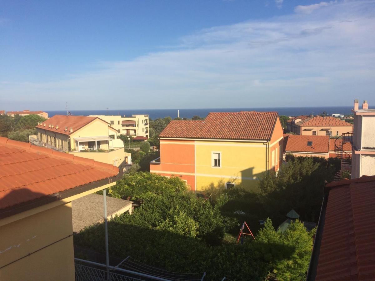 A Casa Di Nonna Luciana - Trilocale Con Giardino Apartment เชริอาเล ภายนอก รูปภาพ